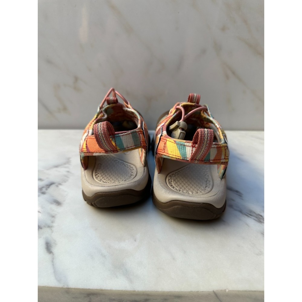 $130 NEW KEEN Women's Newport H2 Closed Toe Water Sandal, Brick Dust/Multi, 5.5 - Picture 4 of 7